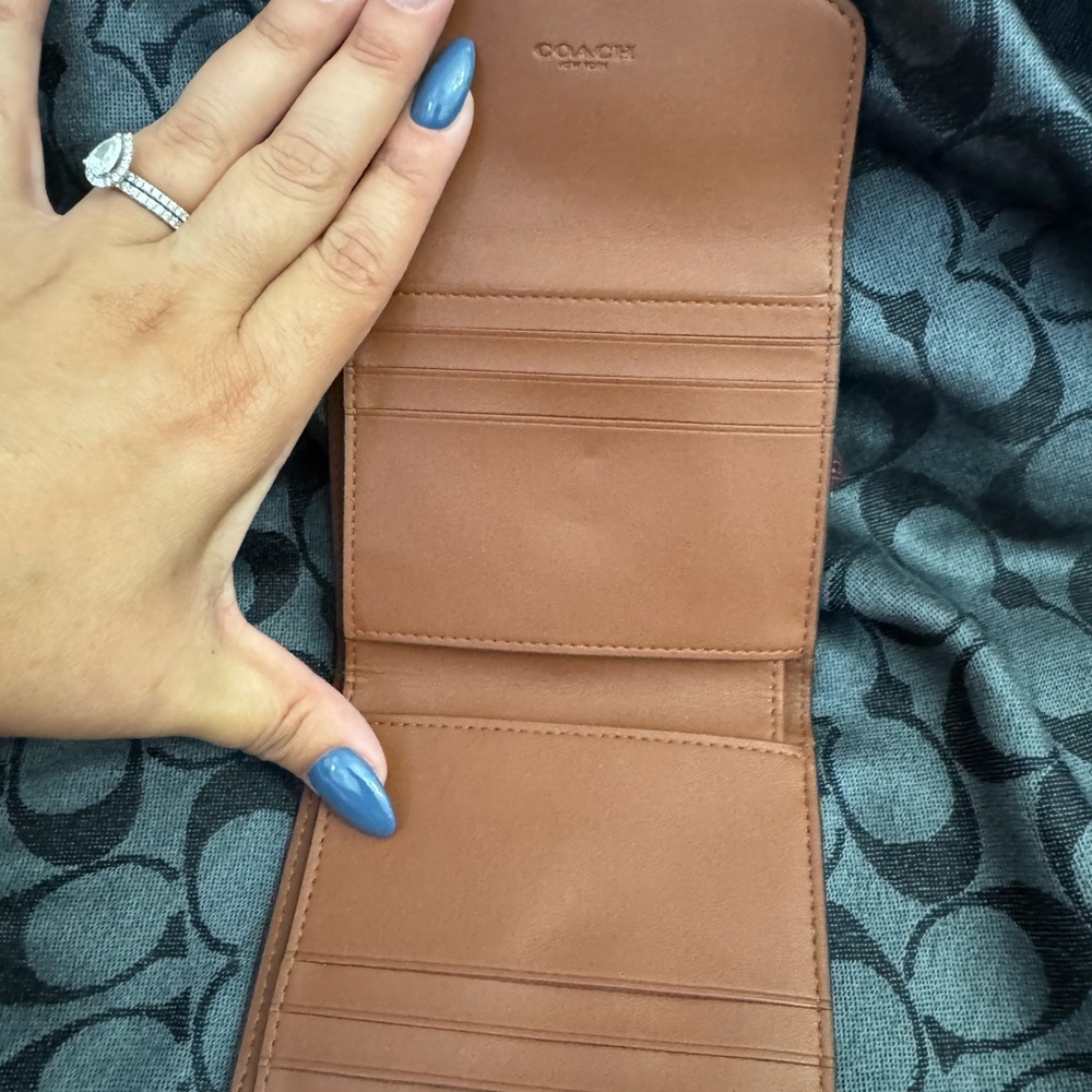 Coach hunter green and Pink Women's Wallet with gold hardware - Picture 5 of 7